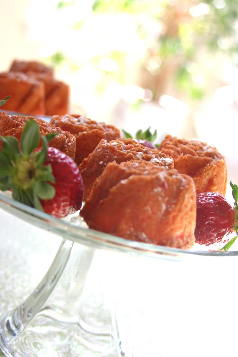 Vintage Heavy Cast Aluminum Red Nordic Ware Bundt Pan, 6 Cup