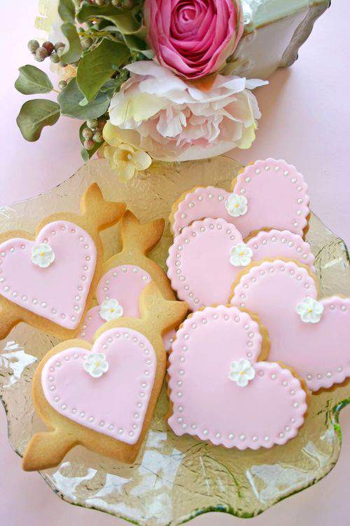 Valentine's Day Heart Cookie Cutter Set - 5 Piece Valentine Cookie Cutters  - Heart, Lips, Heart with Arrow, Double Heart