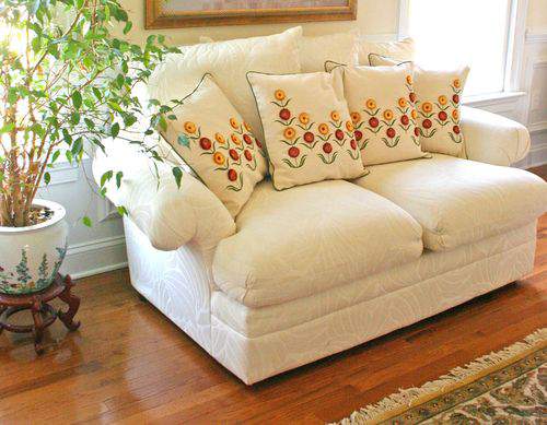 Blog flower pillows close