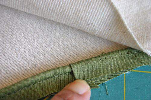 Blog flower pillow piping6