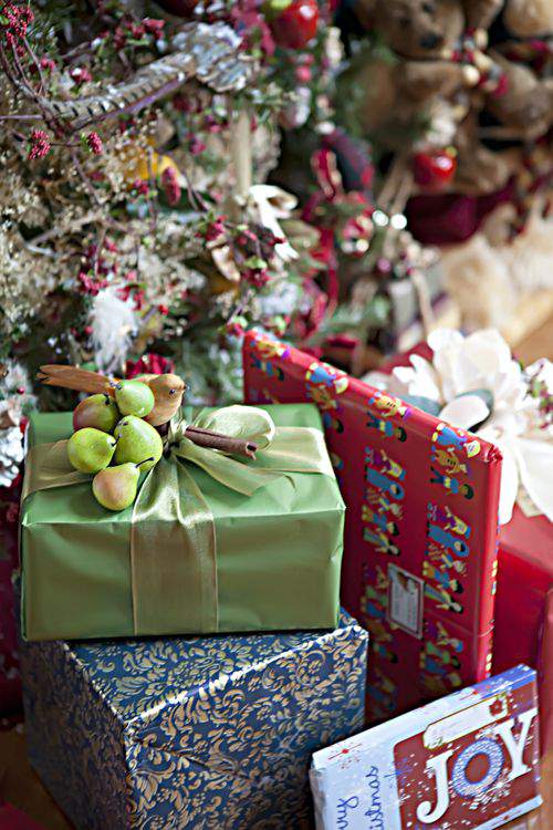 9 Creative Christmas Gift Wrapping Ideas for Retailers - Nashville Wraps  Blog