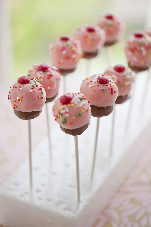 Cupcake cake pop group