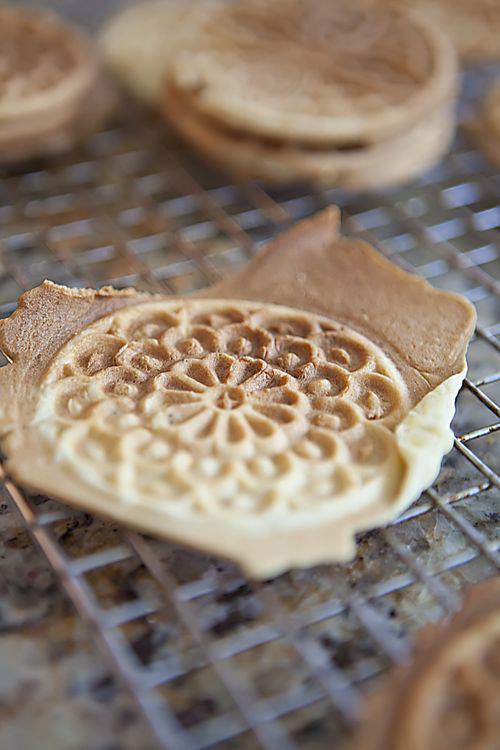 pizzelle cooling