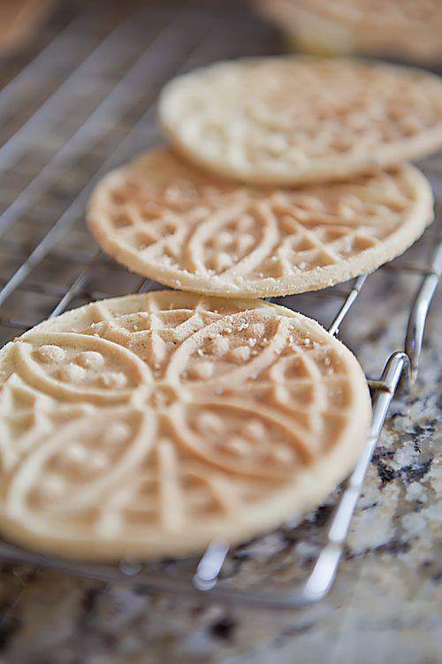 pizzelles on cookie rack