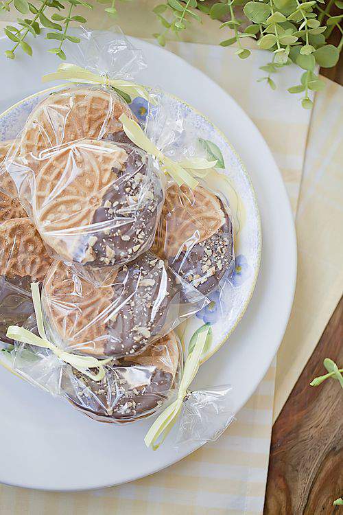 THE FRIDAY FOODIE Pretty Pizzelles - Celebrate Creativity