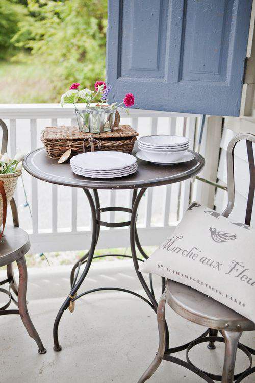 Blog gather porch table