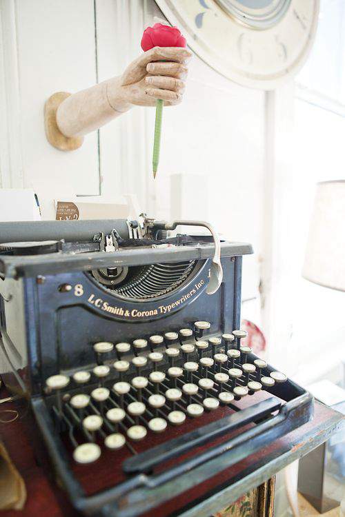 old fashioned typewriter