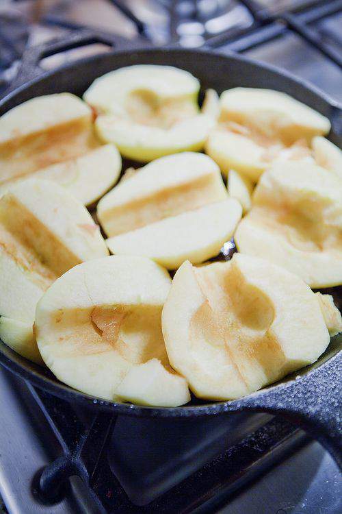 apples in skillet