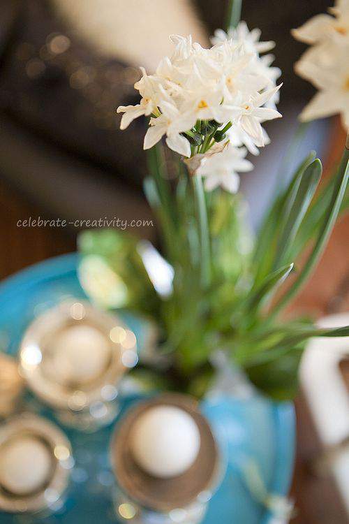 paperwhites in tablescaping