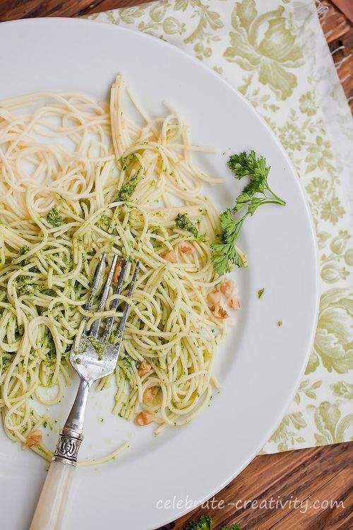 Pesto and pasta plate
