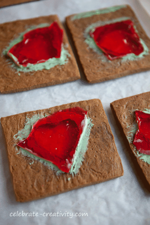 Gingerbread-box-red-hearts
