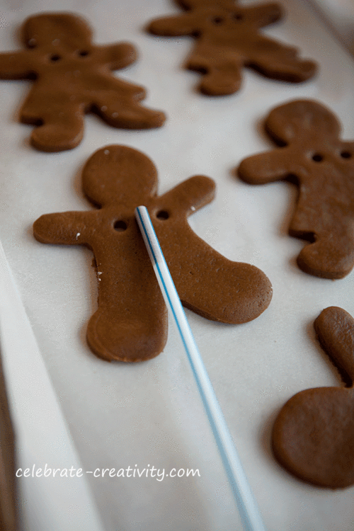 Gingerbread-wreath-straw