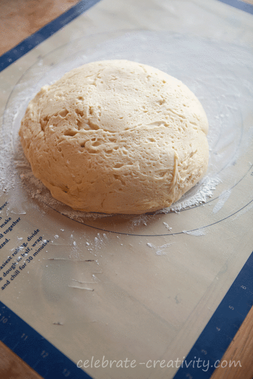 Cinnamon-buns-dough-round