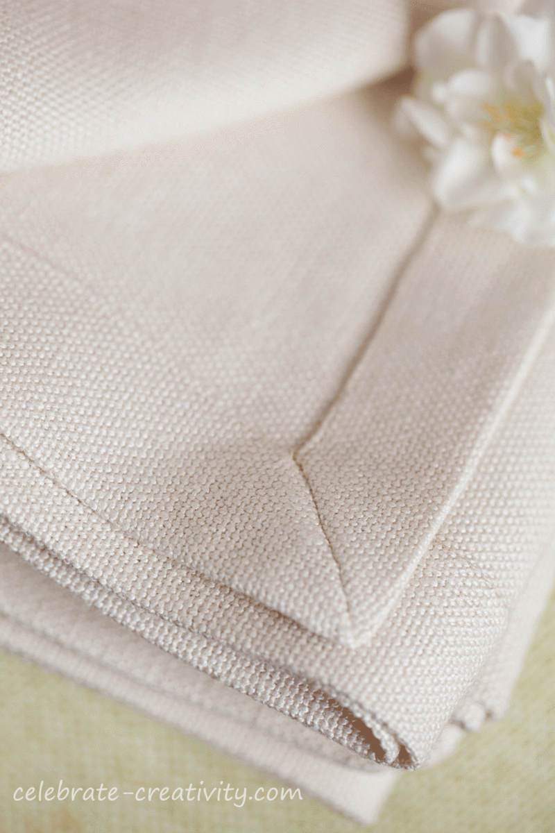 Napkins-pointed-end