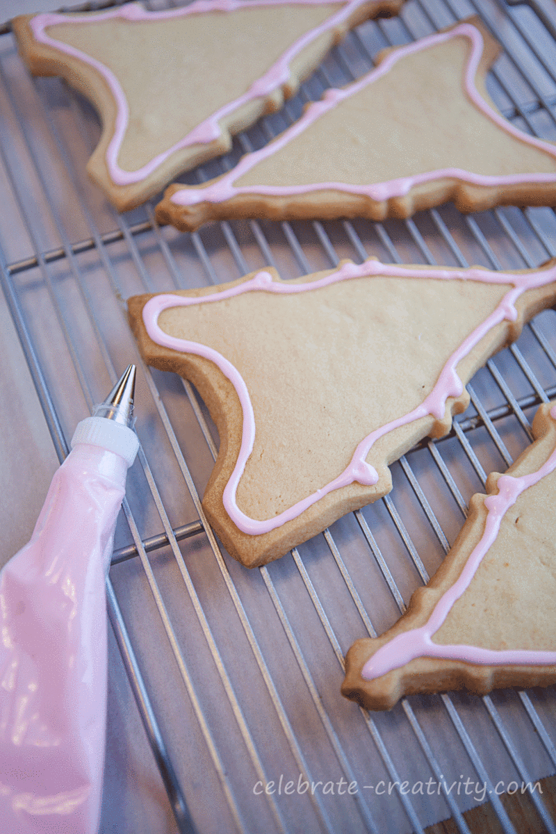 Eiffel-tower-cookie-outline