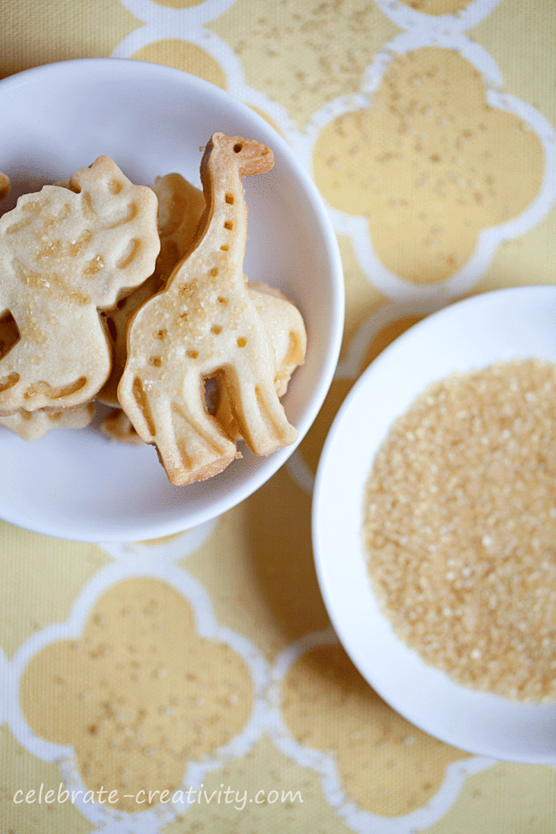 Animal-cracker-cookie-sugar