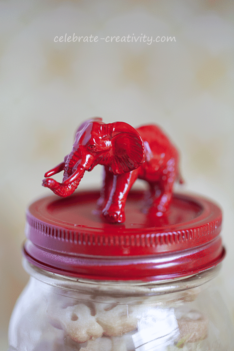 Animal-cracker-mason-jar