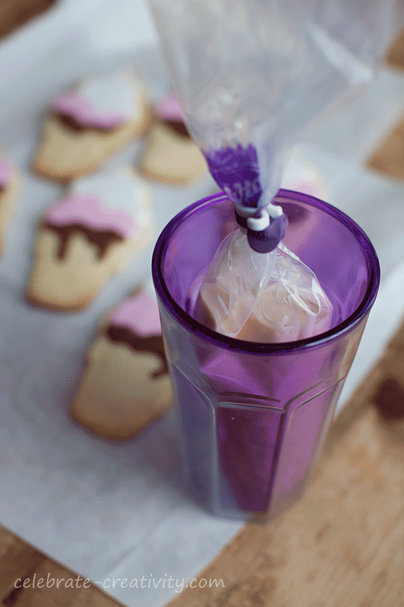 Cone-cookies-icing-bag
