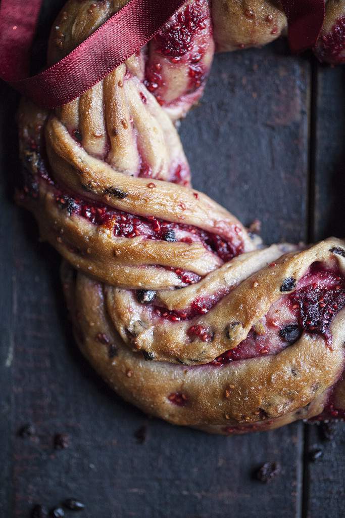 bread wreath twists