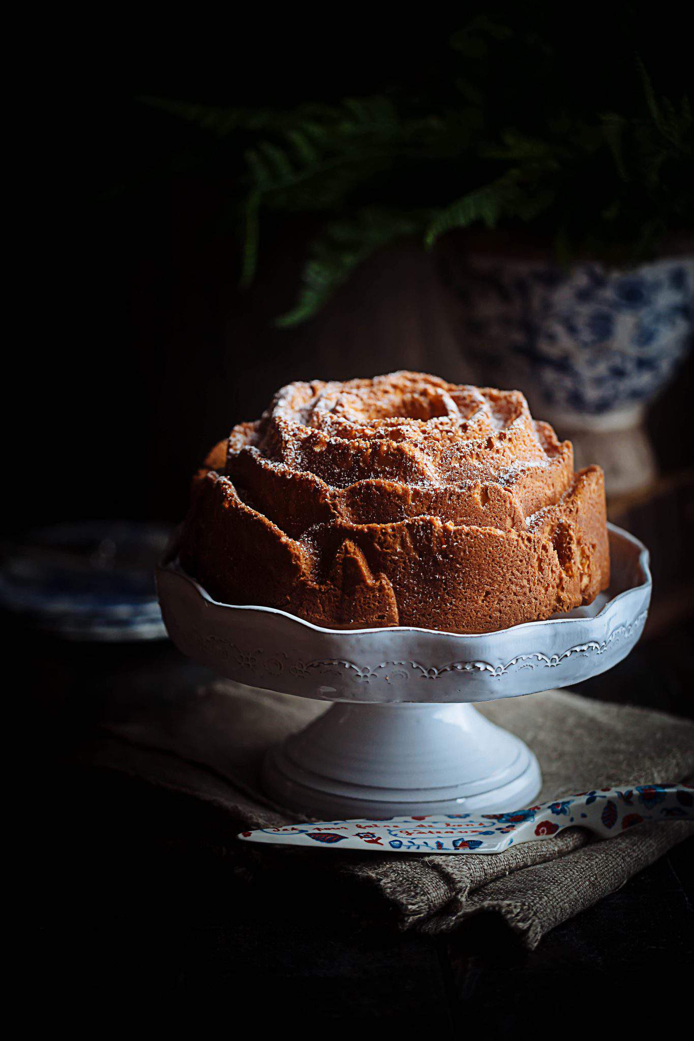 rose shaped yellow cake