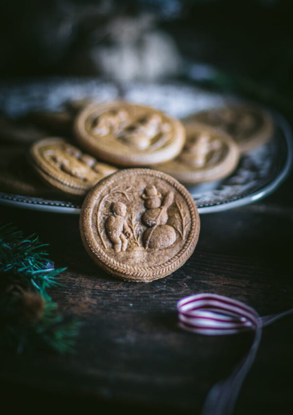 molded gingerbread cookies