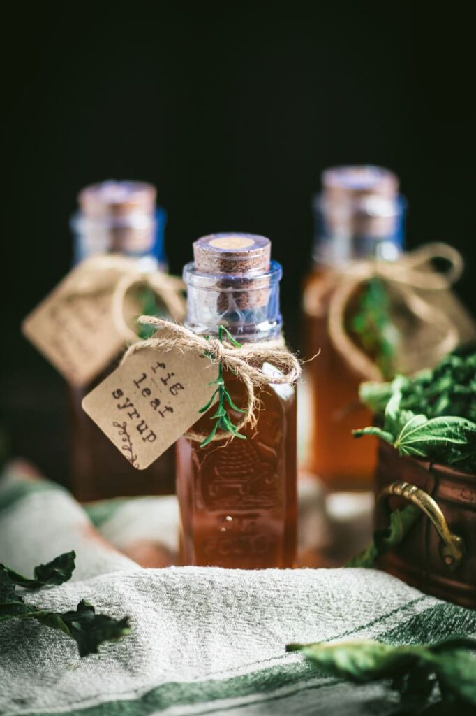 jars of fig leaf syrup